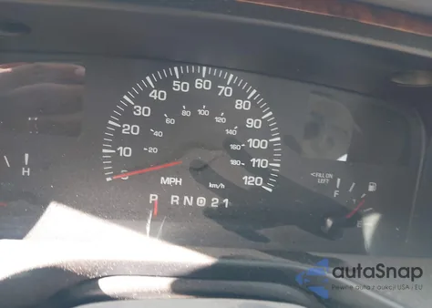 2001 Lincoln Town Car Executive z USA, uszkodzony, nr VIN 1LNHM81W41Y700546